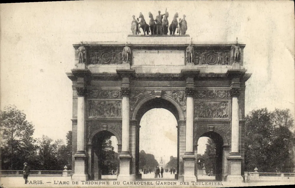 Paris — Der Arc de Triomphe du Carrousel (Jardin des Tuileries) - Vorderseite