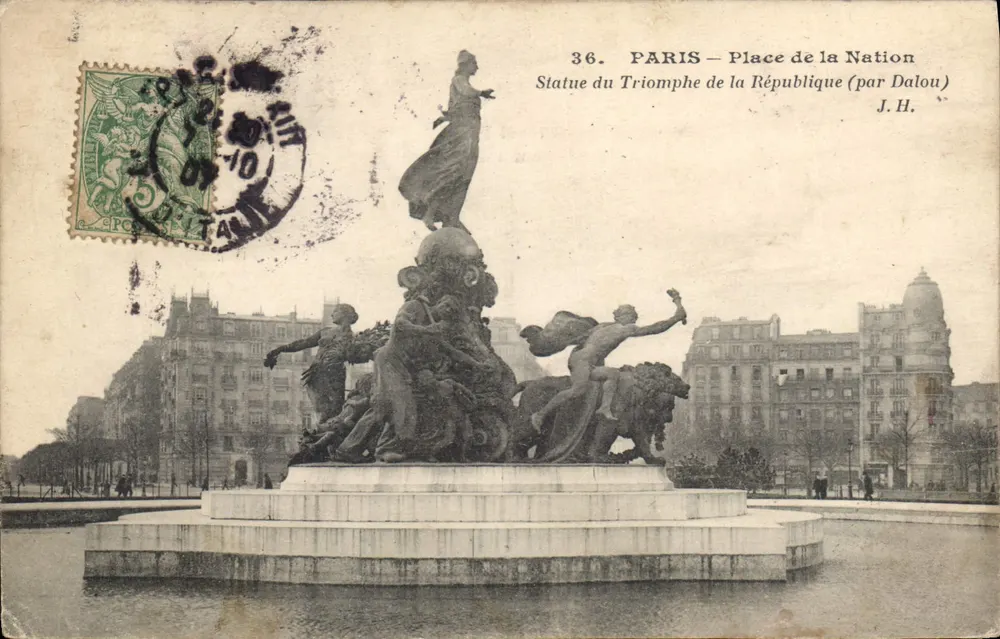 Paris — Place de la Nation — Statue des Sieges der Republik (von Dalou) — J.H. - Vorderseite