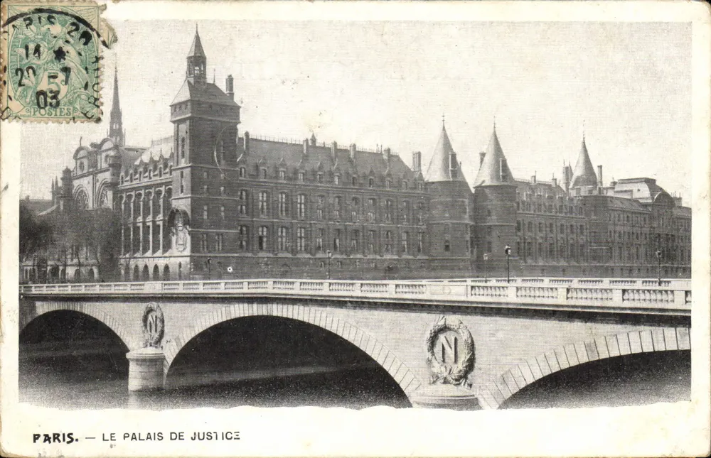 Paris — O Palácio de Justiça — editor não visível - Frente