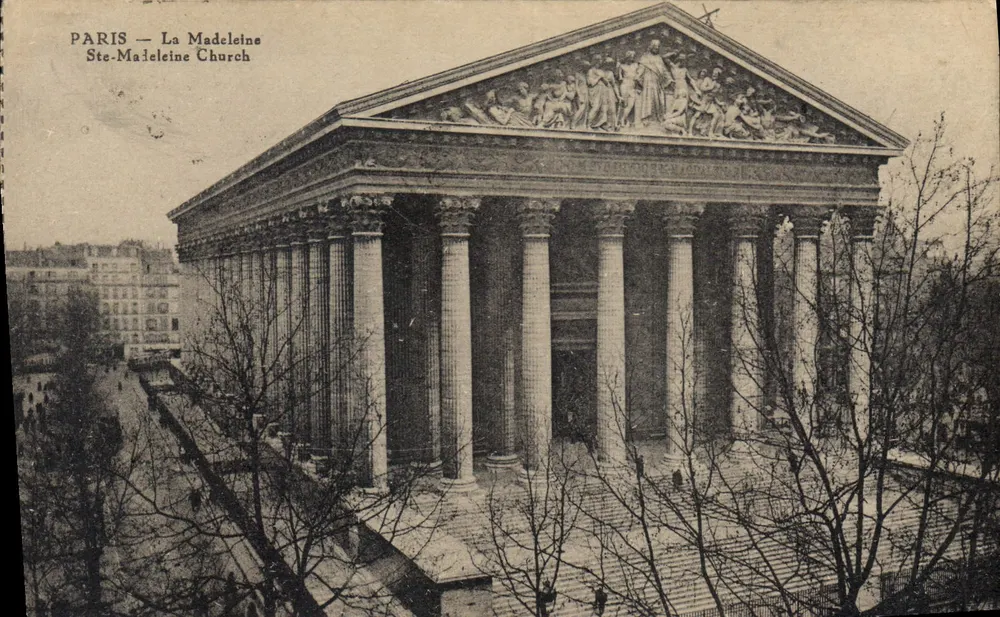 Paris — A Madeleine — Igreja de Santa Madeleine - Frente