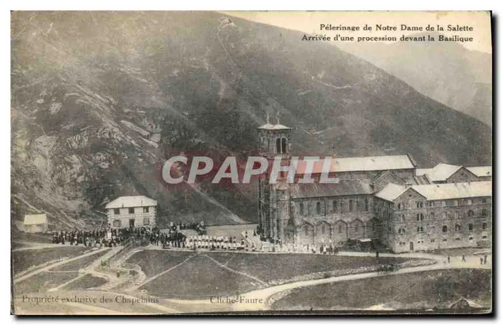 Pilgerung zu Notre Dame de la Salette — Ankunft einer Prozession vor der Basilika — Chapelinus, Chiche-Faure - Vorderseite