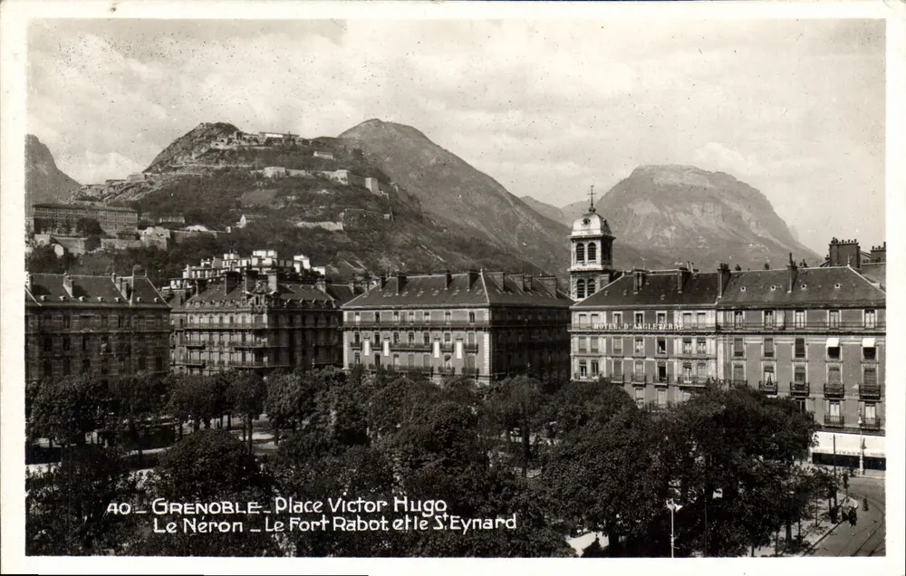Grenoble - Praça Victor Hugo — O Néron, O Forte Rabot e O St Eynard — Edição La Gogne - Frente