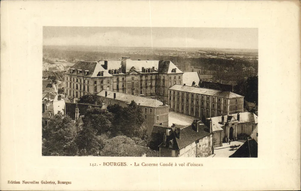Bourges - A Caserne Condé visto de cima — Edição Nouvelles Galeries, Bourges, n°142 - Frente