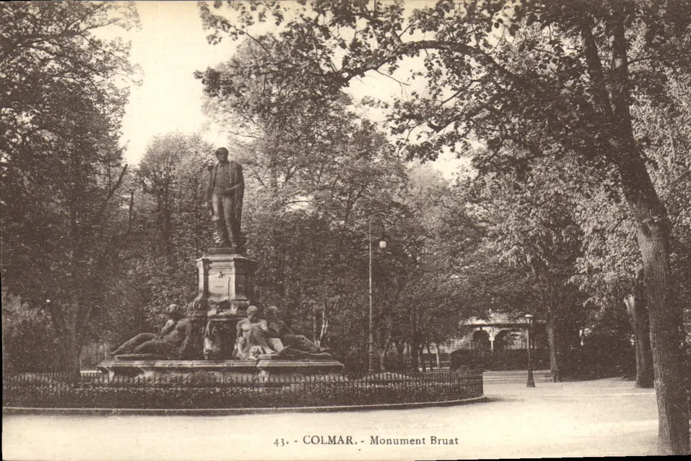 Colmar - Monumento Bruat — estátua sobre pedestal decorado, parque arborizado — editor Bergeret, Strasbourg, n° 43 - Frente