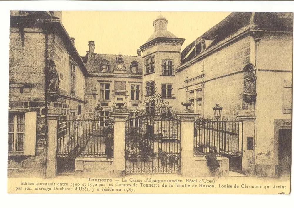 Tonnerre — Die Sparkasse (ehemals Hotel d'Uzès) - Vorderseite