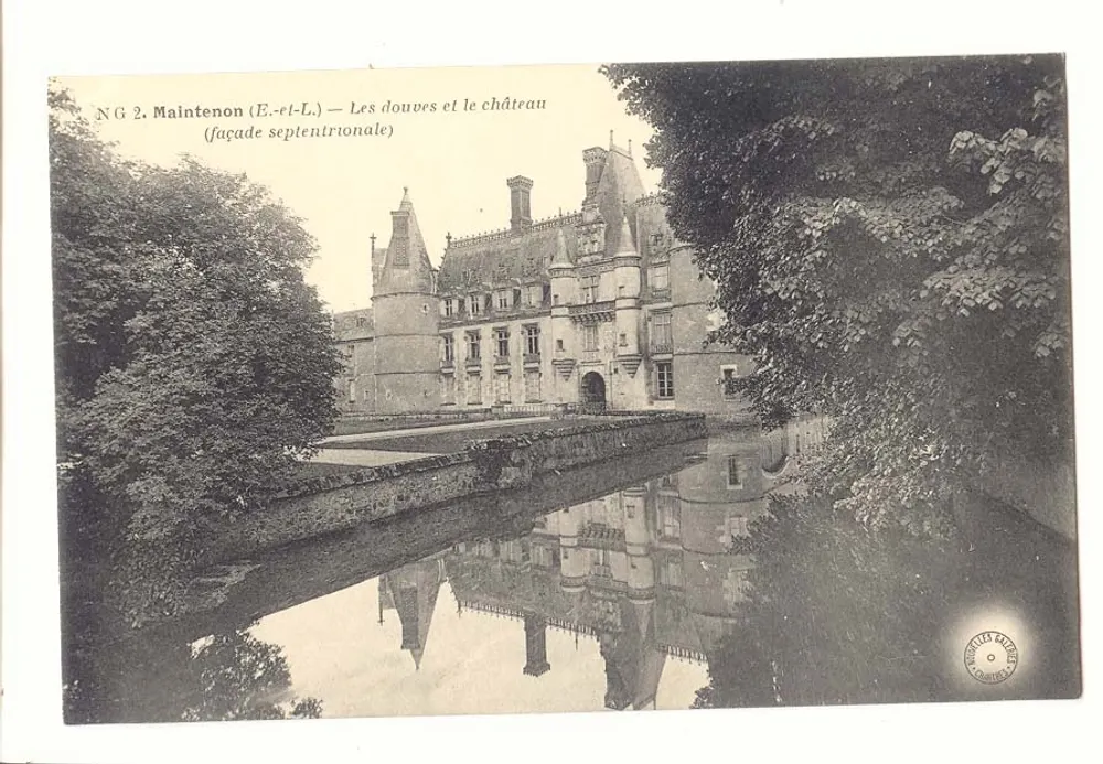 Maintenon (E-et-L) — Die Gräben und das Schloss (nördliche Fassade) - Vorderseite