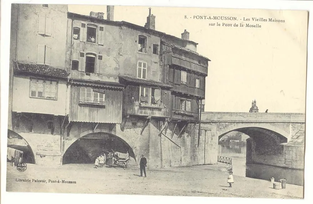 Pont-à-Mousson — Alte Häuser am Moselbrücke — Buchhandlung Palester, Pont-à-Mousson - Vorderseite