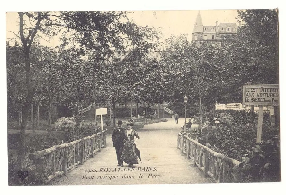Rustyczny most w Parku — Royat-les-Bains — 1955 - Awers