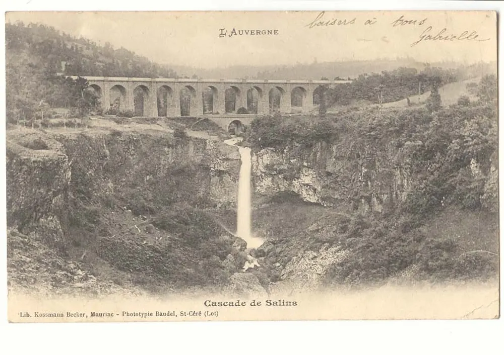 Cachoeira de Salins — Vista do viaduto — Lib. Kossmann Becker, Fototipia Baudel, St-Céré (Lot) - Frente