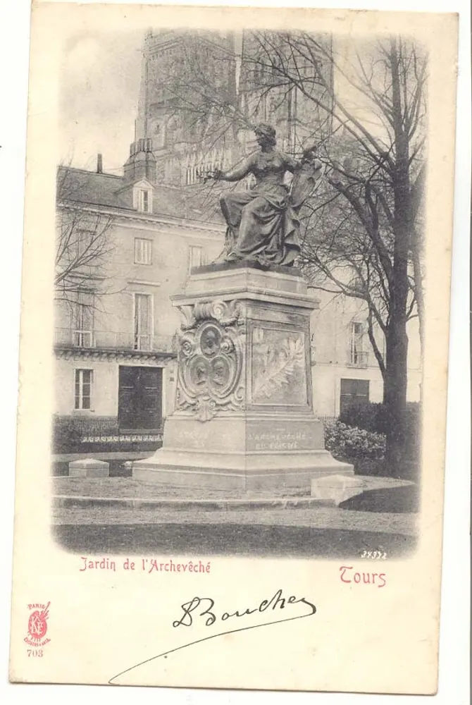 Estátua no Jardim do Arcebispo — Tours — editor Bouches, n° 703 - Frente