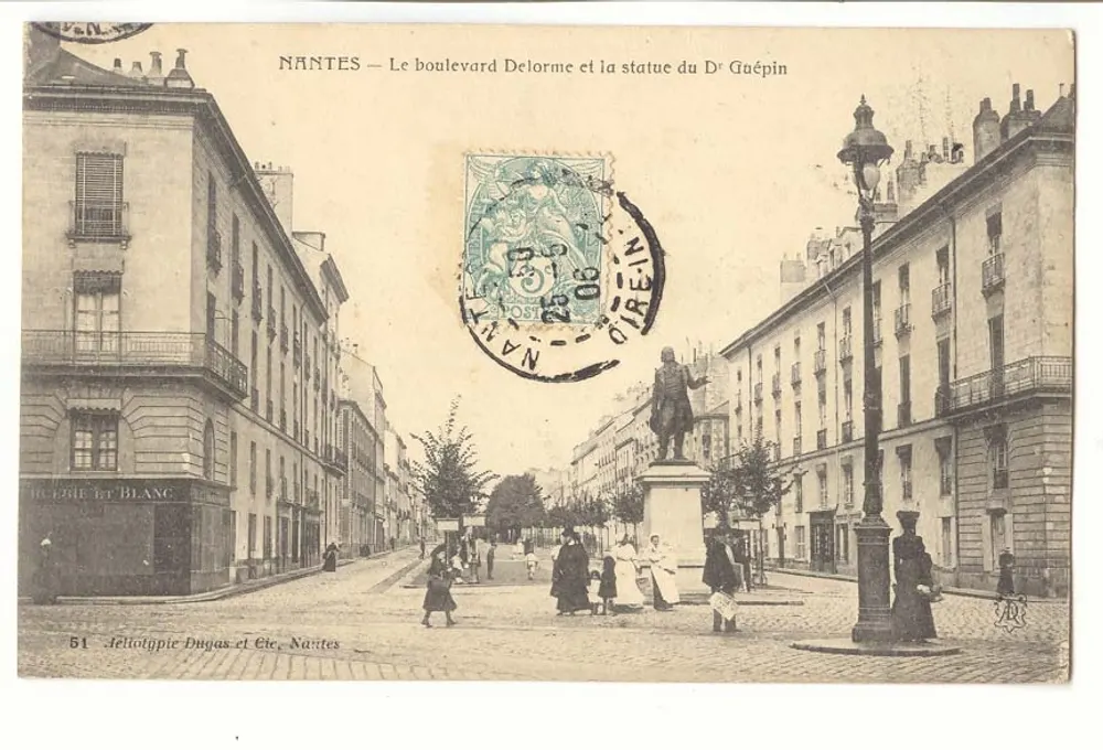 NANTES — Der Delorme Boulevard und die Statue des Dr. Gaépin — Jellotippe Dugas et Cie, Nantes - Vorderseite