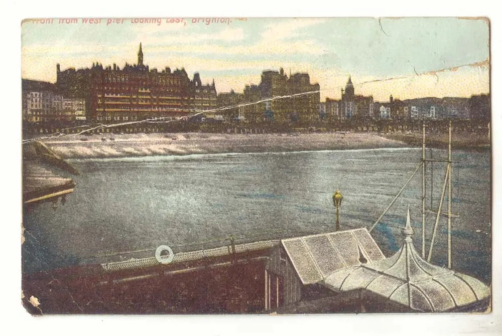 Vista do ponte ocidental em Brighton — olhando para leste — editor e número de série ilegíveis - Frente