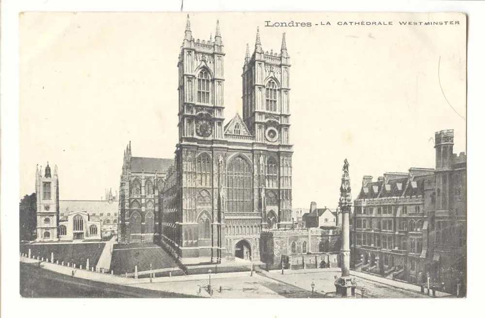 London — Westminster-Kathedrale — Blick auf das Portal und die Türme - Vorderseite