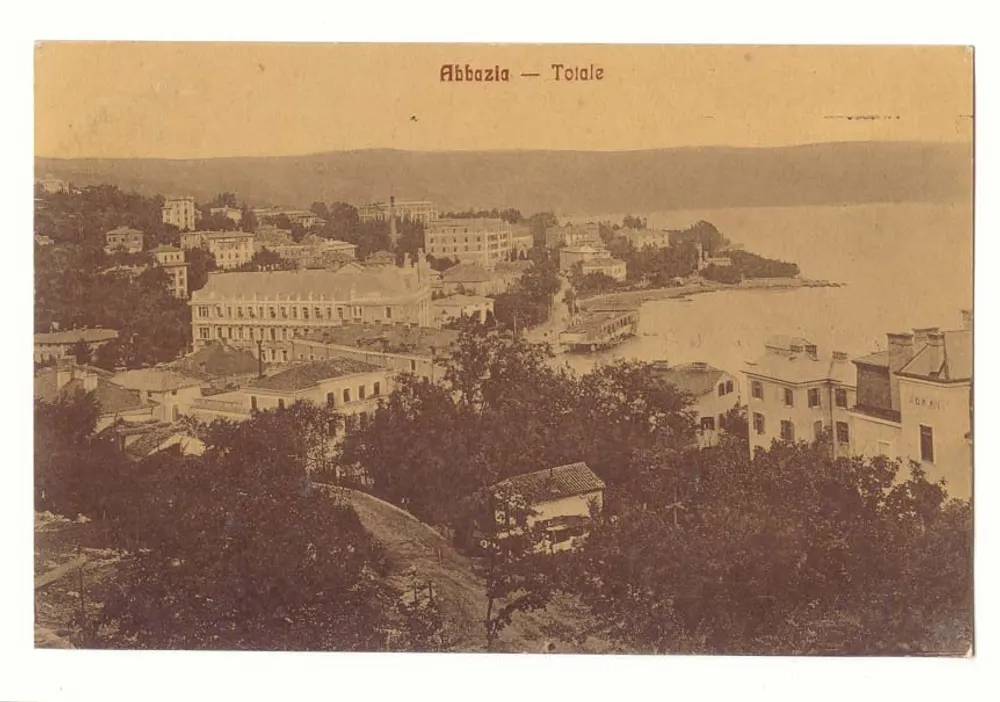 Abbazzia — Tolale — Panoramablick auf den Hafen und Gebäude - Vorderseite