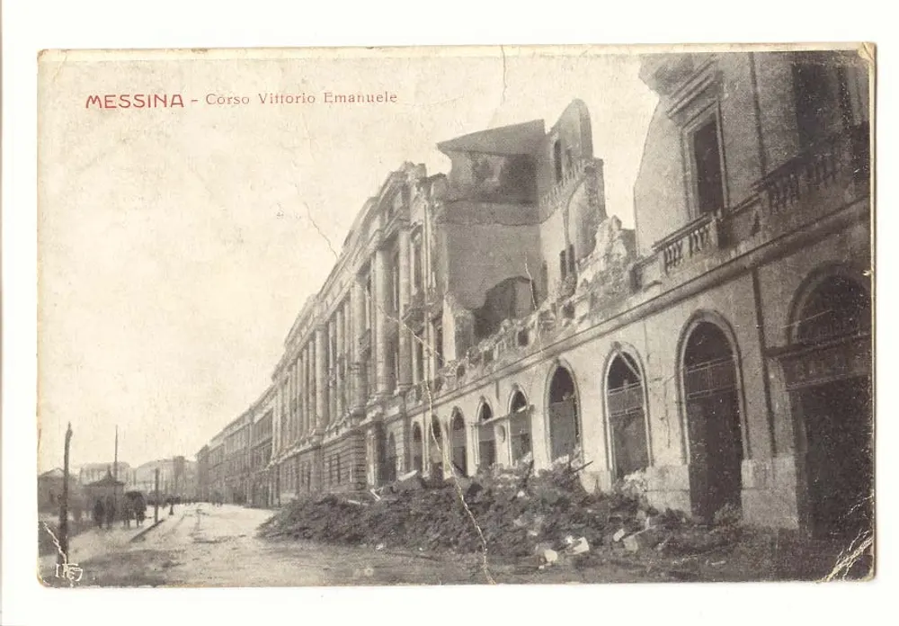 Messina - Corso Vittorio Emanuele — Ruinen nach dem Erdbeben von 1908 - Vorderseite
