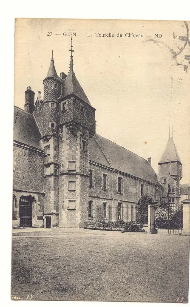Gien — A Torre do Castelo — ND - Frente