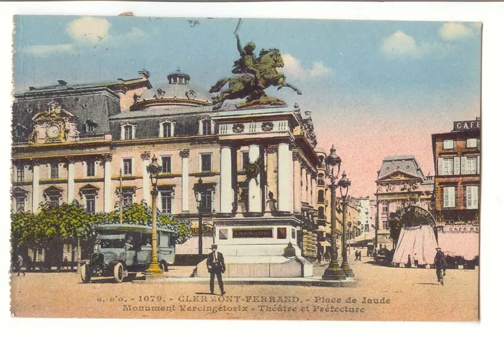 Denkmal Vercingetorix - Theater und Präfektur — Clermont-Ferrand - Vorderseite