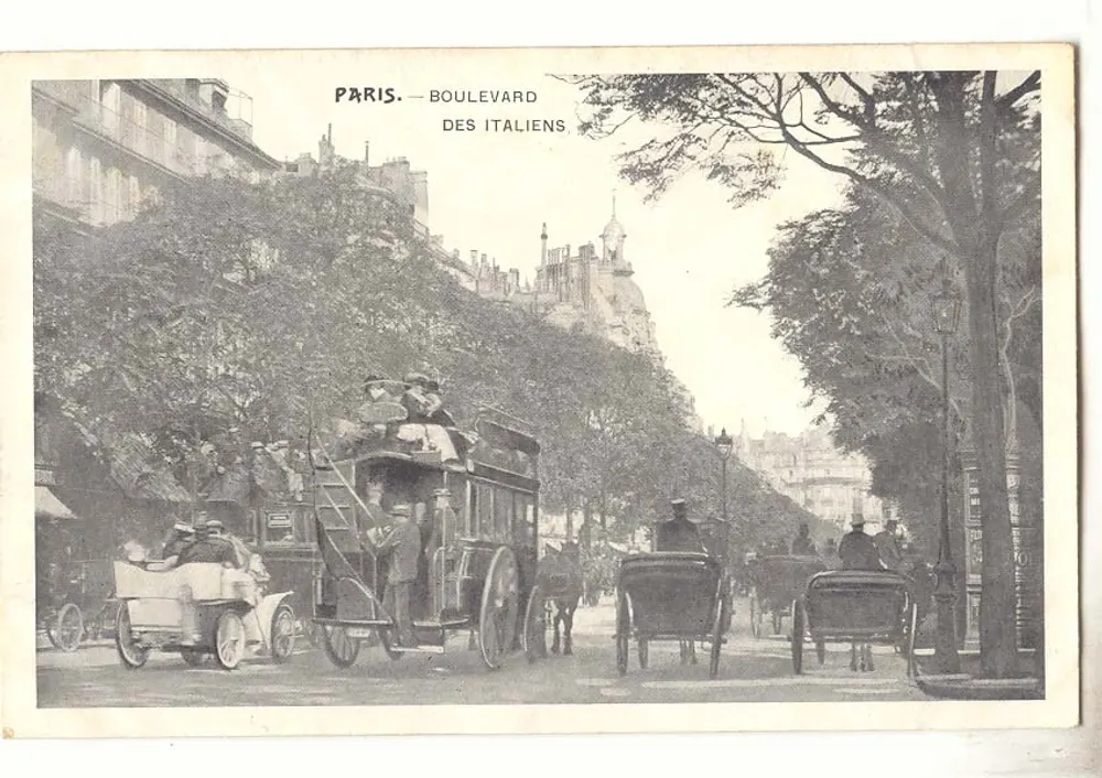 Paris — Boulevard des Italiens — lively view with carriages and pedestrians - Front