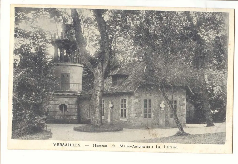 Versailles — Hameau de Marie-Antoinette: La Laiterie - Vorderseite