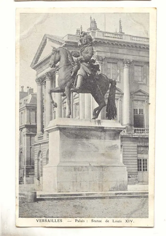 Versailles — Palácio : Estátua de Luís XIV. - Frente
