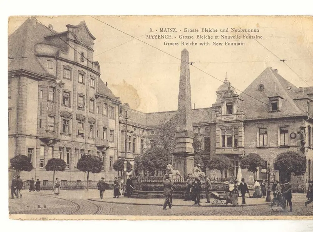 Mainz - Grosse Bleiche und Neubrunnen — Mayence, Grosse Bleiche et Nouvelle Fontaine, Grosse Bleiche mit Neubrunnen - Vorderseite