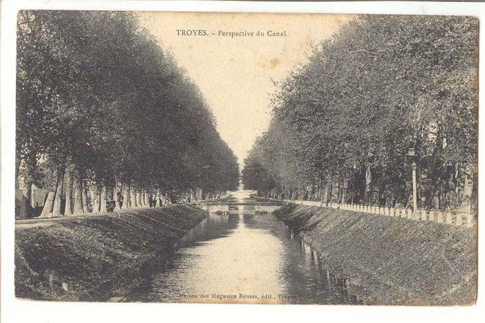 Troyes - Perspectiva do Canal — Casa dos Magasins Réunis, editor, Troyes - Frente