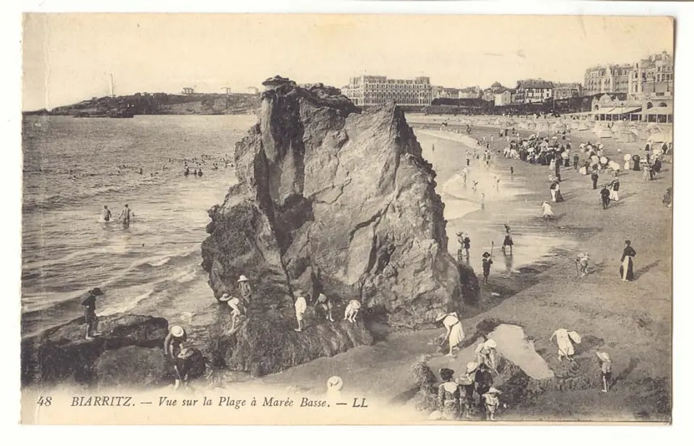 Blarritz — Vista da Praia com Maré Baixa — LL - Frente