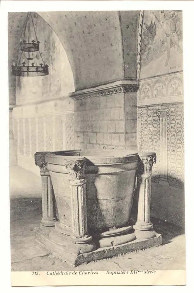 Catedral de Chartres — Batistério do Século XII - Frente