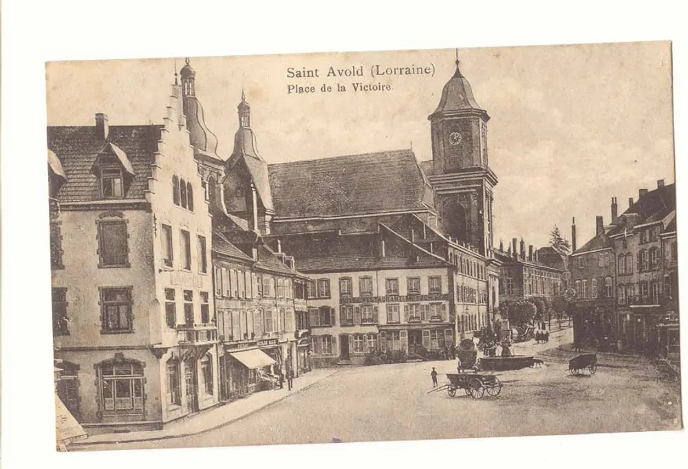 Saint Avold (Lotharingen) — Plein de la Victoire — uitgever en serie-nummer niet leesbaar - Voorkant