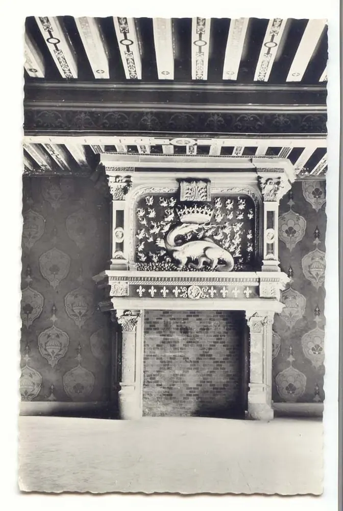Kamin — Kamin mit Drache — Château de Chambord - Vorderseite