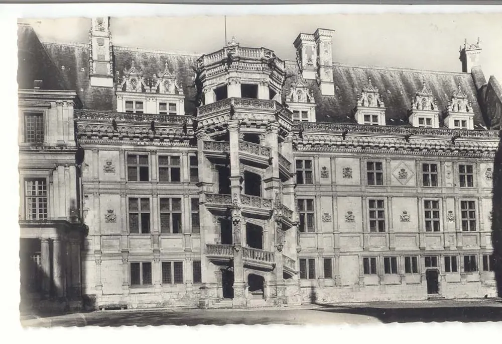 Château de Chambord — Blick auf die Hauptfassade — unbekannter Verlag - Vorderseite