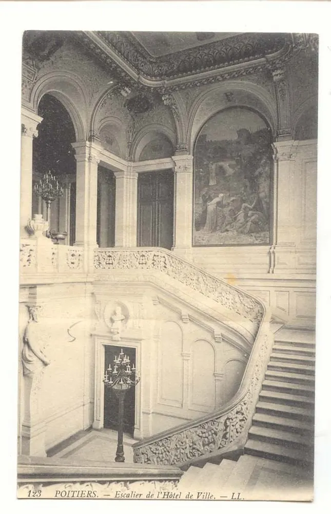 Poitiers — Treppenhaus des Rathauses — LL. — n° 123 - Vorderseite
