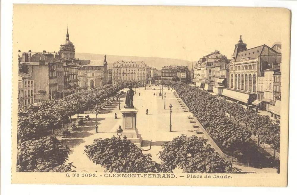 Clermont-Ferrand — Place de Jaude — G. D'0 1093 - Frente