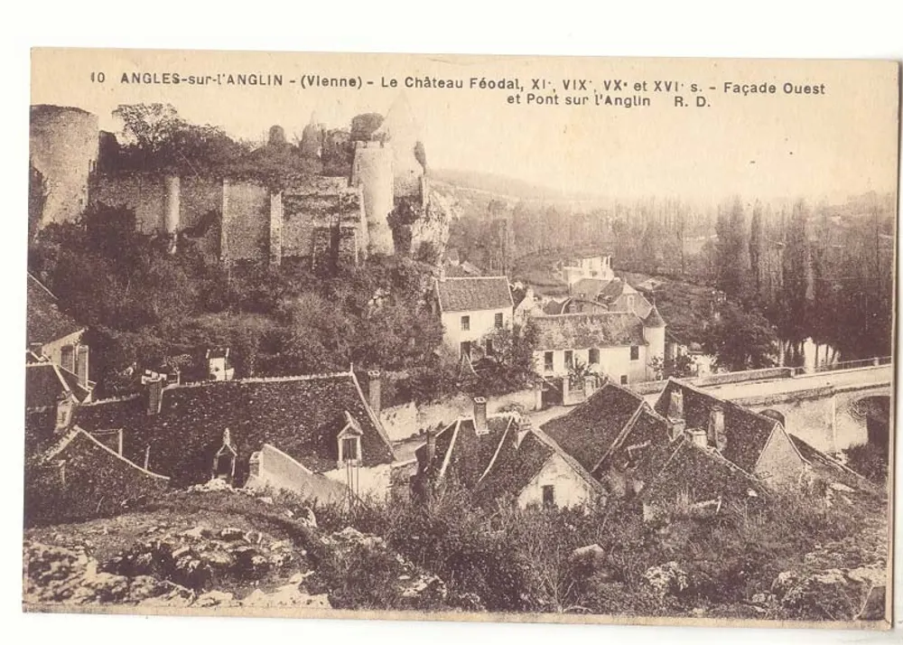 Angles-sur-l'Anglin (Vienne) — Das feudale Schloss, 11., 15. und 16. Jahrhundert — Westfassade - Vorderseite