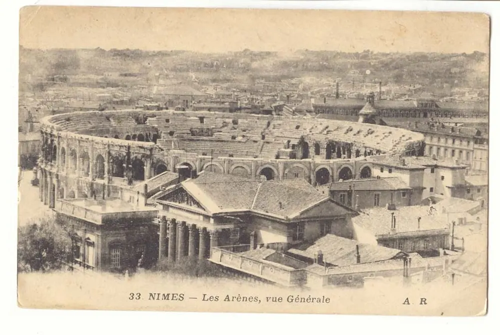 Nîmes — As Arênes, vista Geral — A.R. n°33 - Frente