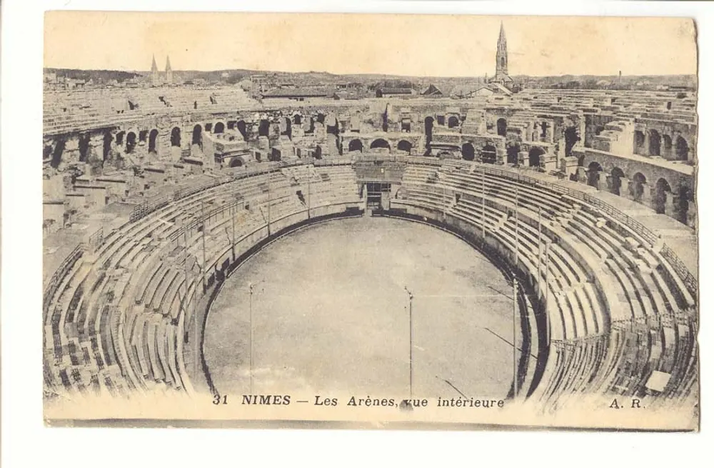 Nîmes — Les Arènes, vista interior — A.R. - Frente