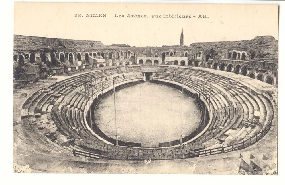 Nîmes — Les Arènes, vista interior — AR. - Frente