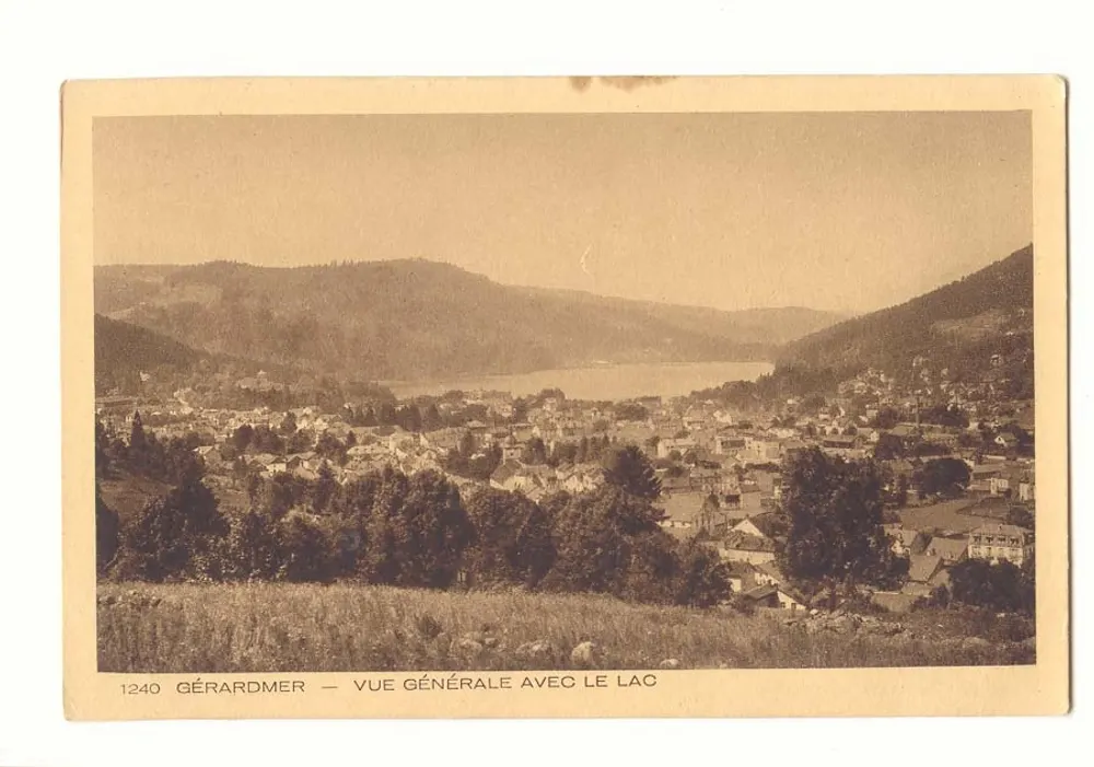 Gérardmer — Vista geral com o lago — n° 1240 - Frente