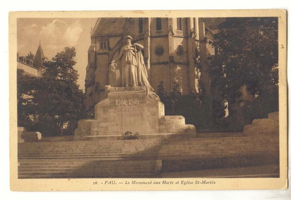 Pau — Der Gedenkstein für die Toten und die Kirche St-Martin — 1914-1918 - Vorderseite