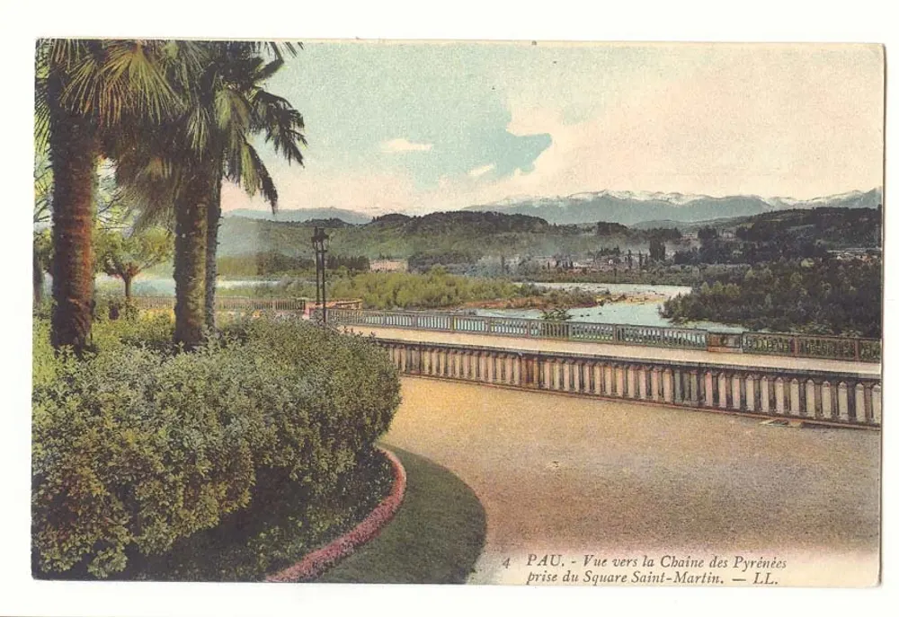 Pau - Blick auf die Pyrenäen von der Place Saint-Martin aus — LL. - Vorderseite