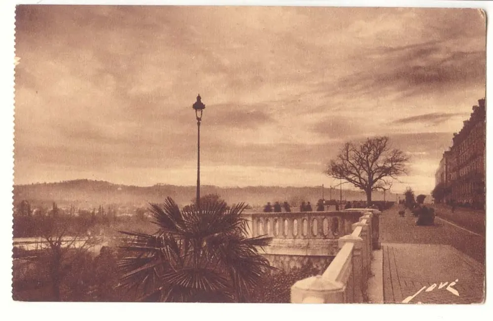 Ansicht der Stadt — Brücke und Promenade — Verlag Jové - Vorderseite