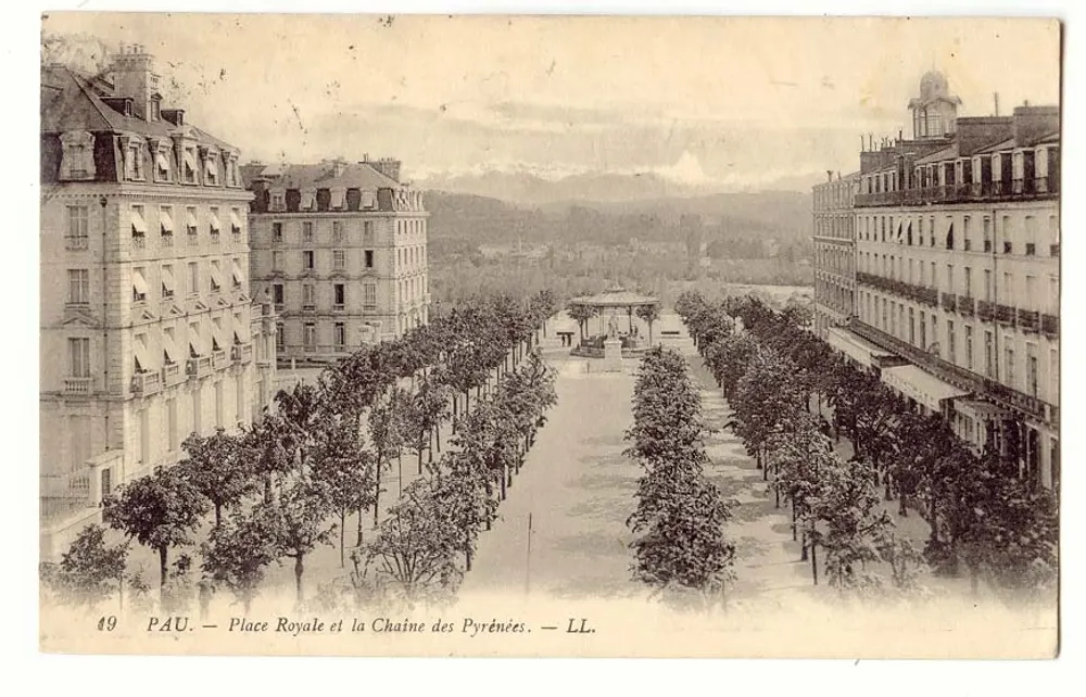 Pau — Königlicher Platz und die Pyrenäen — LL. - Vorderseite