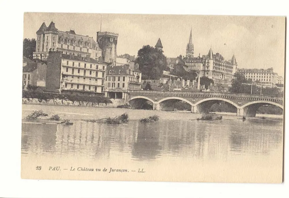 Pau — O Castelo visto de Jurançon — LL. - Frente