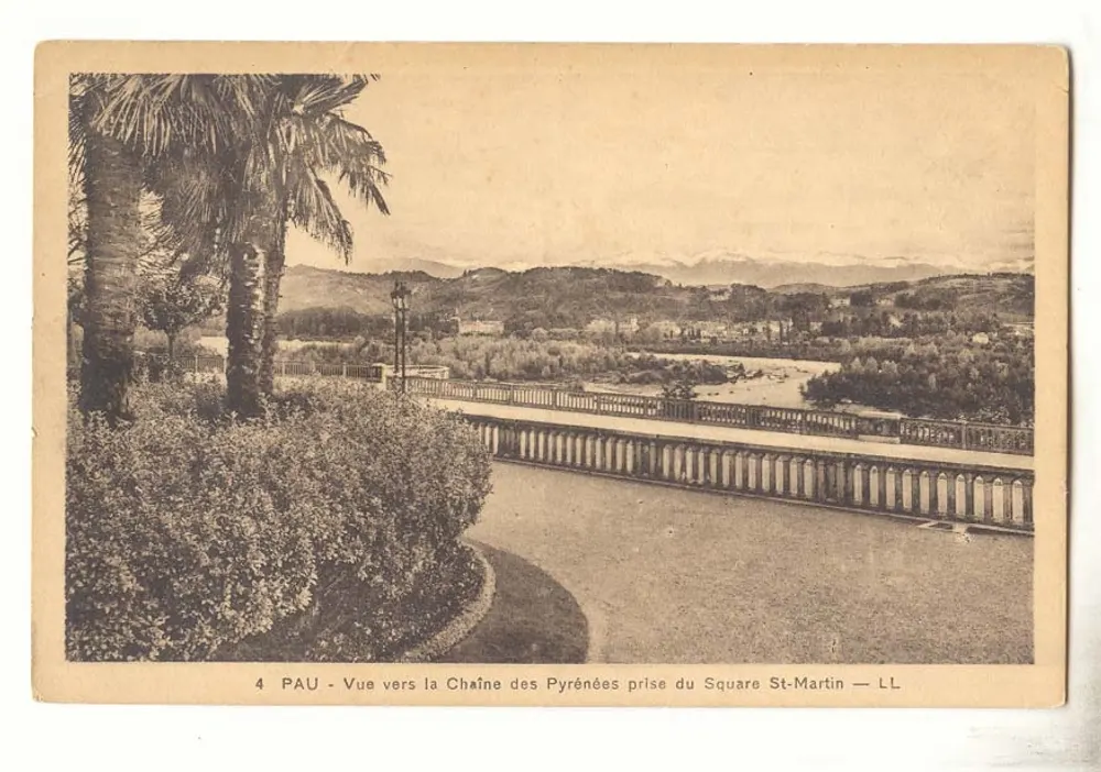 Pau — Blick auf die Pyrenäen von der Place St-Martin — LL - Vorderseite