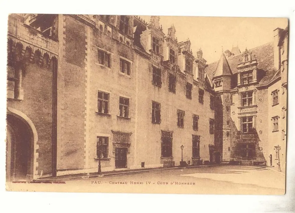 Pau - Schloss Henri IV - Cour d'Honneur - Vorderseite
