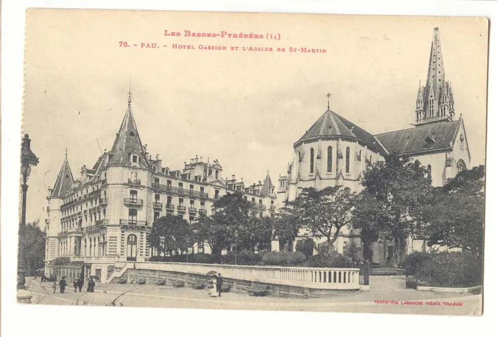 Hôtel Gassion und das Langhaus von Saint-Martin — Pau, Basses-Pyrénées - Vorderseite