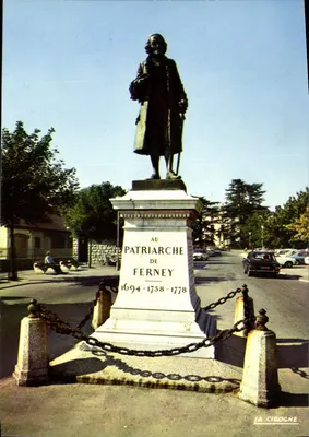 Estatua de Voltaire — Ferney (Ain) — A Cigogne