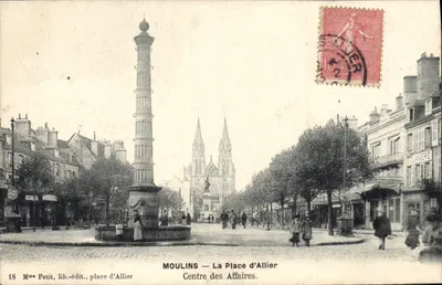 Moulins — La Place d'Allier — Centre des Affaires — Mme Petit, lib.-édit., place d'Allier