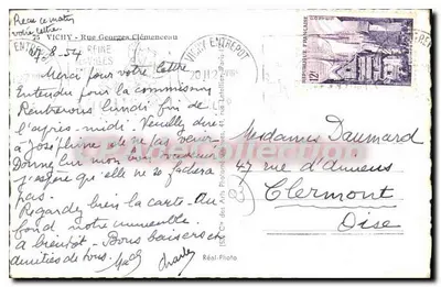 Ulica Georges Clémenceau w Vichy — widok miejski z samochodem z epoki — Stara pocztówka z kolekcji — Rewers