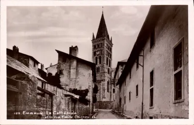 Embrun — La Cathédrale et la rue Émile Chignes — LL n°129